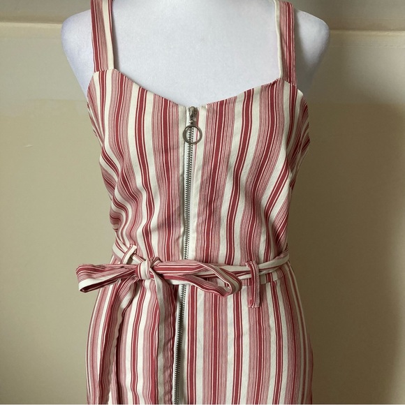 Romeo & Juliet Couture Red/white Striped Capri Jumpsuit size Medium - Picture 5 of 6